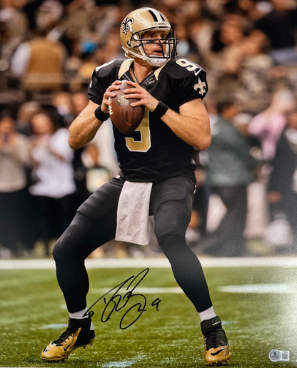 Drew Brees Signed Saints 16x20 Photo (Beckett)