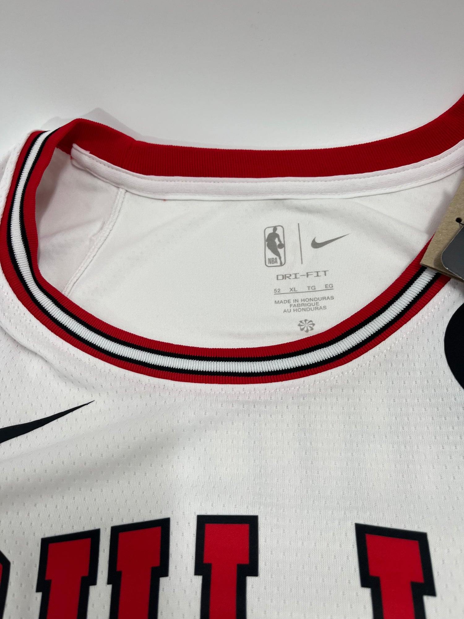 Coby White Signed Bulls Nike Authentic Jersey (Fanatics)