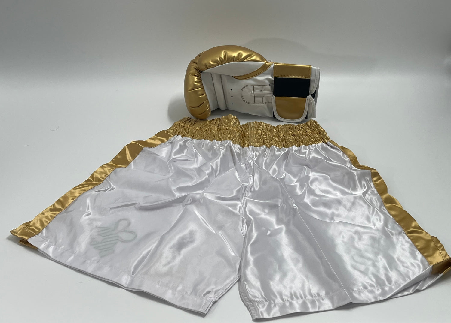 Cassius Clay 1960 Olympics Gold Trunks &amp; Gold Glove Set